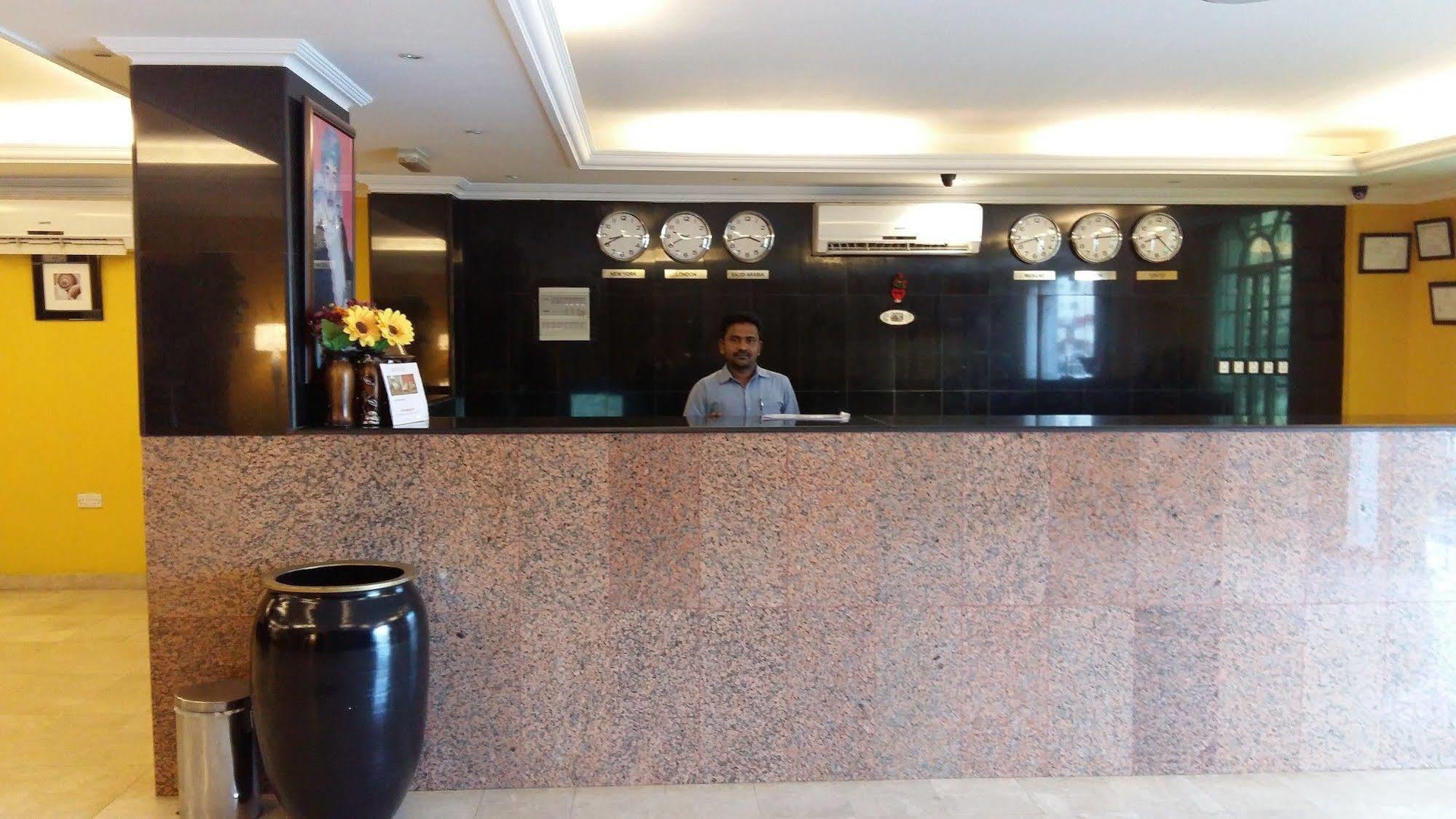 Majestic Hotel Wādī Kabīr Esterno foto