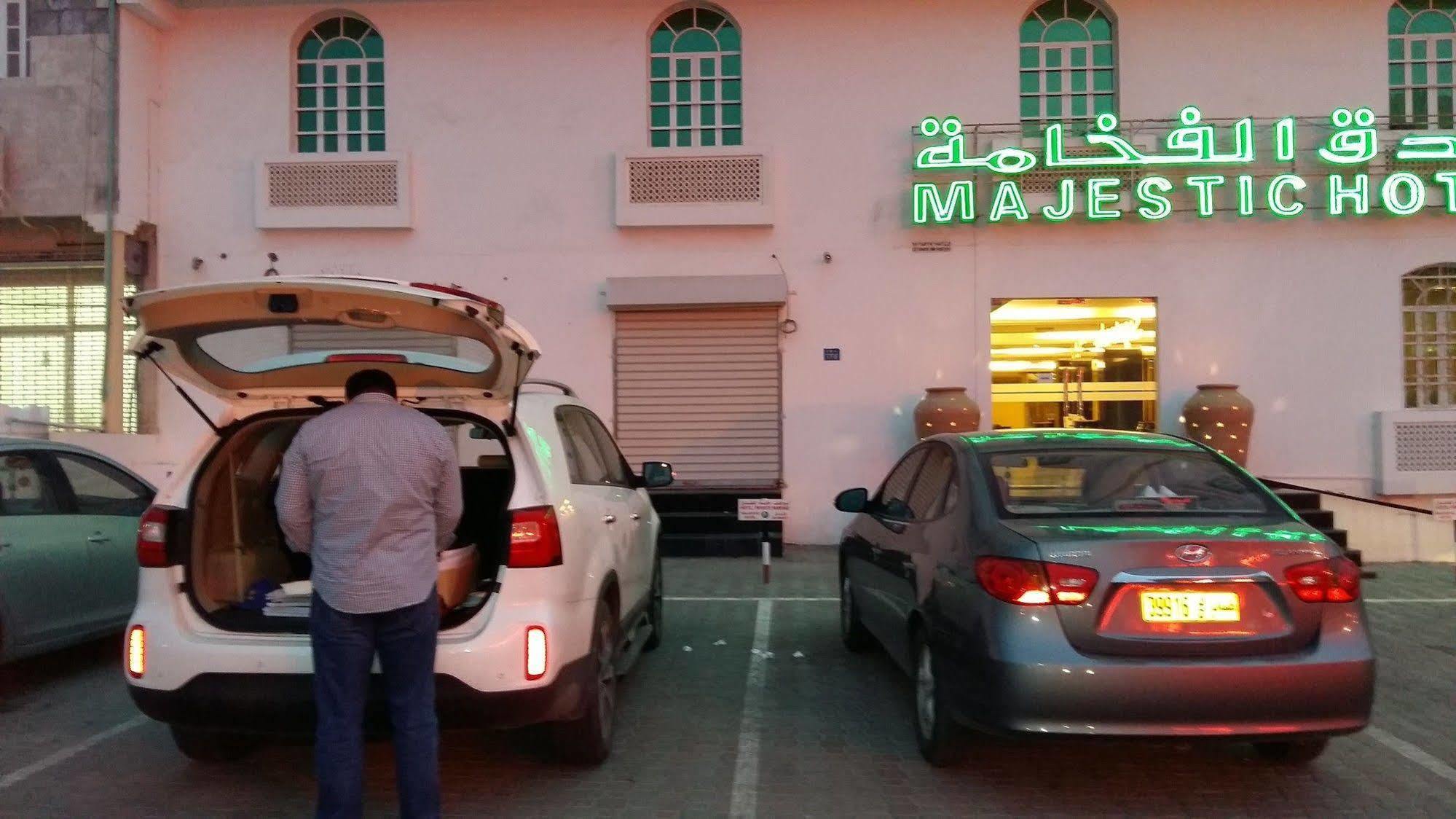 Majestic Hotel Wādī Kabīr Esterno foto